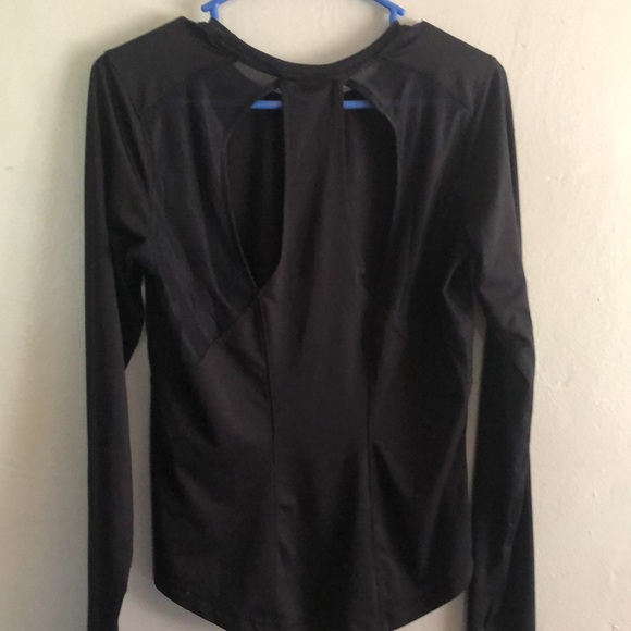 Under Armor- Long Sleeved- open razor back- Sz S - Picture 5 of 6